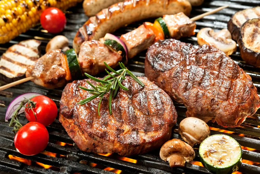 Grill, piekarnik czy patelnia? 3 sposoby na soczystą karkówkę